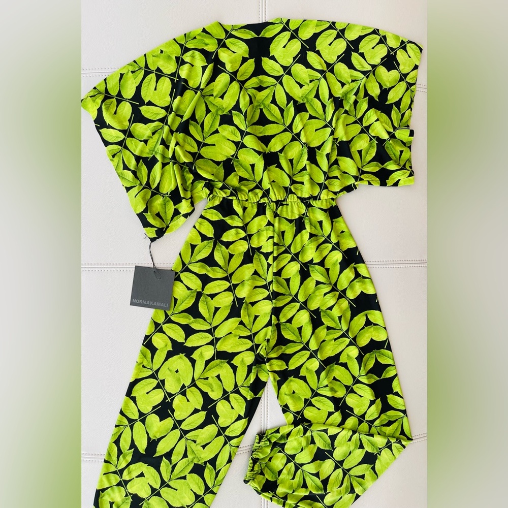 NWT! Norma Kamali
Rectangle Jog Jumpsuit
Tree Leaf
Size XXS/32
